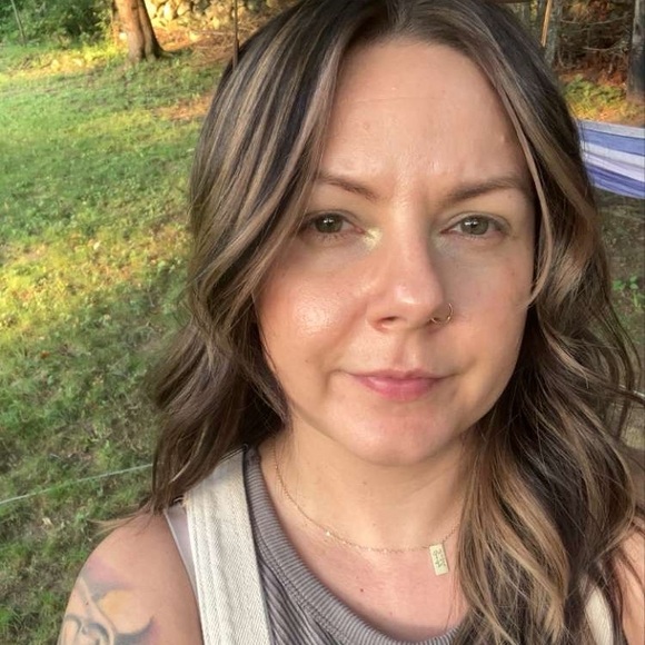 Meet your Posher, Sabrina - Picture 2 of 2